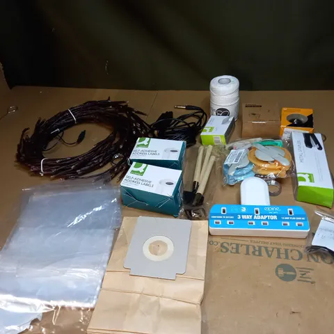 LOT OF ASSORTED ITEMS TO INCLUDE ARTIFICIAL LIGHTS, LED LIGHTS AND 3 WAY PLUG ADAPTOR