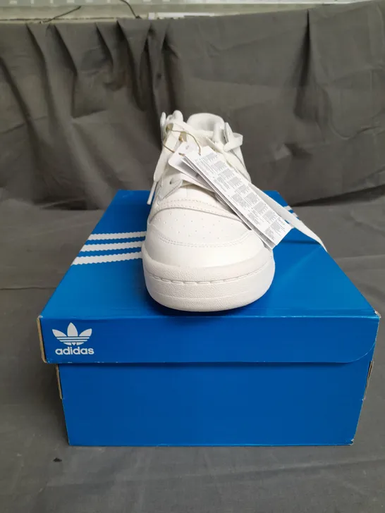 BOXD PAIR OF ADIDAS FORUM LOW SHOES SIZE 12