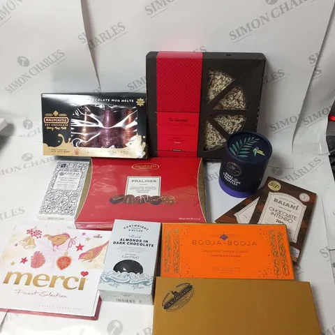 APPROXIMATELY 10 ASSORTED CHOCLOATE BASED PRODUCTS TO INCLUDE; THE GOURMET CHOCOLATE PIZZA, BALLYCASTLE 4 MILK CHOCOLATE MUG MELTS, EXCELCIUM PRALINES, MERCI FINEST COLLECTION AND BOOJA BOOJA CHOCOLAT