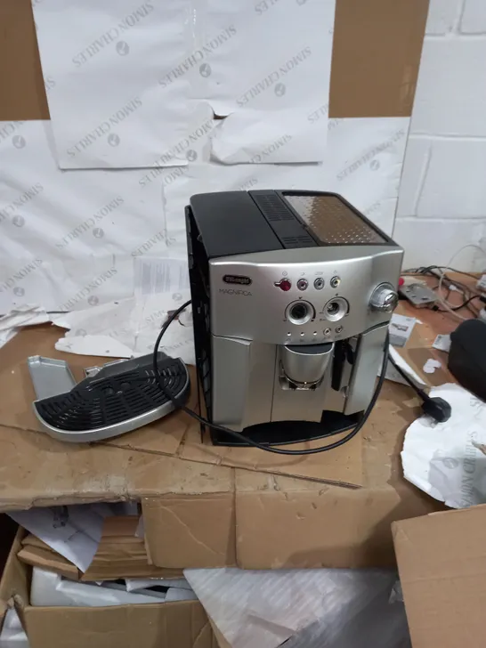 DELONGHI MAGNIFICA COFFEE MACHINE 