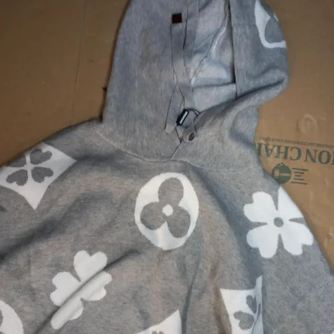 FOREVA YOUNG HOODED SWEATER IN GREY SIZE S/M