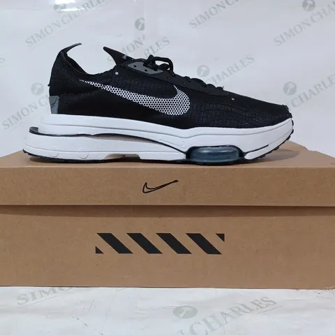 BOXED PAIR OF NIKE N.354 TRAINERS IN BLACK/WHITE/GREY UK SIZE 10