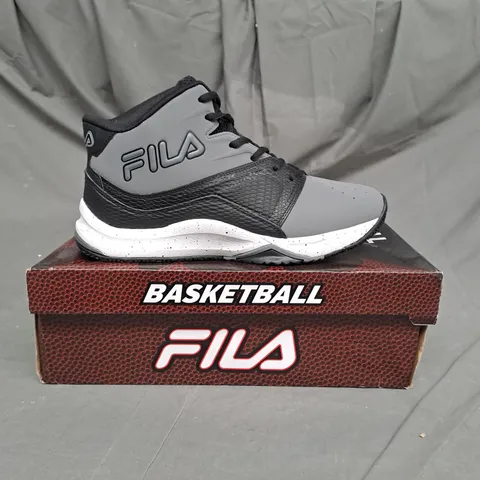 BOXED PAIR OF FILA BASKETBALL BREAKAWAY SNEAKERS IN GREY/BLACK SIZE 9