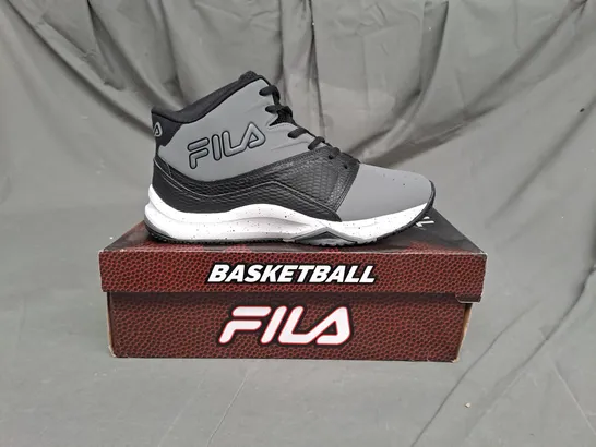 BOXED PAIR OF FILA BASKETBALL BREAKAWAY SNEAKERS IN GREY/BLACK SIZE 9