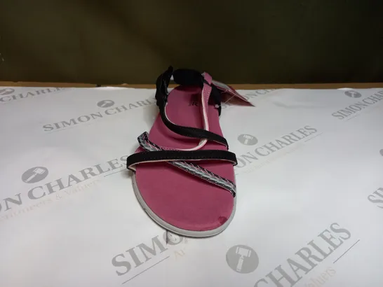 REGATTA LADY SANTA ROMA SANDALS SIZE 7