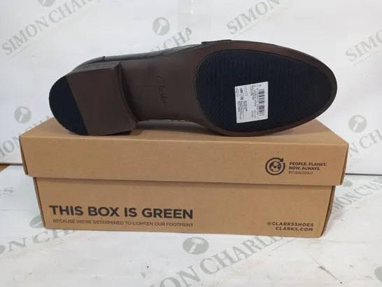 BOXED PAIR OF CLARKS HAMBLE LOAFERS IN BLACK UK SIZE 3.5