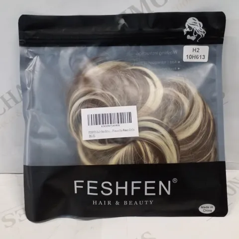 BOX CONTAINING APPROXIMATELY 50 BLACK HAIR BUN EXTENSIONS - BLONDE/BROWN