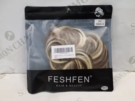 BOX CONTAINING APPROXIMATELY 50 BLACK HAIR BUN EXTENSIONS - BLONDE/BROWN