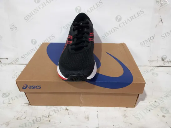 BOXED PAIR OF OASICS GEL-EXCITE 9 TRAINERS IN BLACK/RED UK SIZE 9