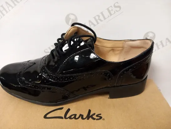 BOXED CLARKS HAMBLE OAK BLACK PAT SIZE 7.5