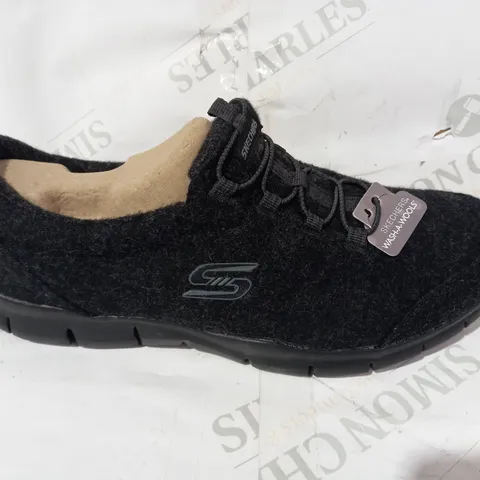 BOXED PAIR OF OUTLET SKECHERS WASH A WOOL MIRO WOOL GRATIS BUNGEE TRAINERS IN BLACK UK SIZE 6