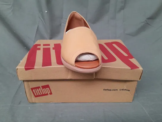 BOXED PAIR OF FITFLOP PEEP TOE LOAFERS IN BLUSH UK SIZE 5.5