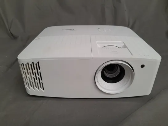 OPTOMA DLP PROJECTOR IN WHITE