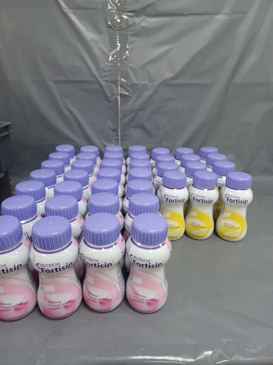 LOT OF APPROXIMATELY 40 FORTISIP FOOD SUPPLEMENT DRINKS. STRAWBERRY AND BANANA FLAVOUR. 200ML PER BOTTLE