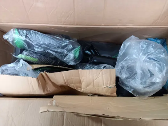 BOXED UNBRANDED GREEN & BLACK GAMING CHAIR 