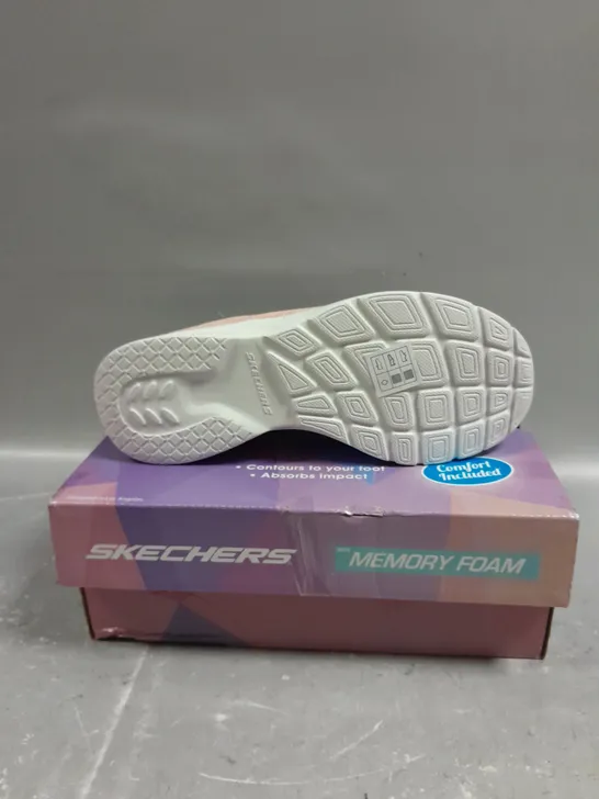 BOXED PAIR OF SKECHERS DYNAMIGHT HS TRAINERS IN LIGHT PINK - 3