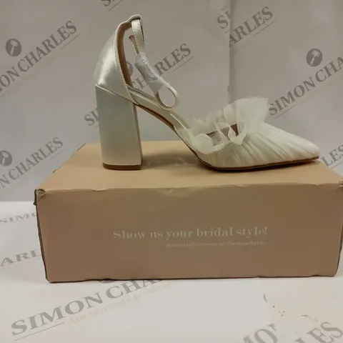 BOXED PAIR OF BE MINE BRIDAL MEGAN TULLE BLOCK HEELED SHOES IN IVORY UK SIZE 4 