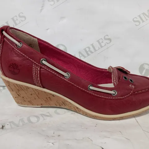 BOXED PAIR OF TIMBERLAND EARTHKEEPERS SLIP-ON WEDGE LEATHER SHOES IN RED UK SIZE 3.5