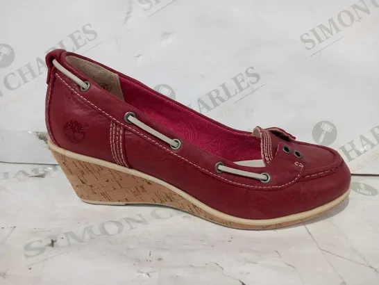 BOXED PAIR OF TIMBERLAND EARTHKEEPERS SLIP-ON WEDGE LEATHER SHOES IN RED UK SIZE 3.5