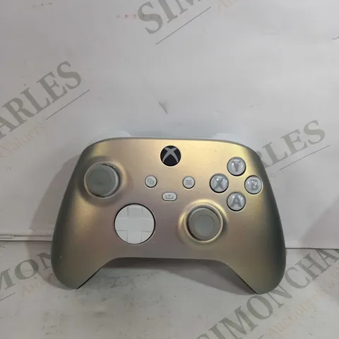 WIRELESS XBOX ONE CONTROLLER IN NICKEL WHITE GOLD