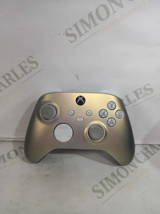 WIRELESS XBOX ONE CONTROLLER IN NICKEL WHITE GOLD