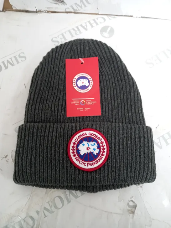 CANADA GOOSE GREY BEANIE 