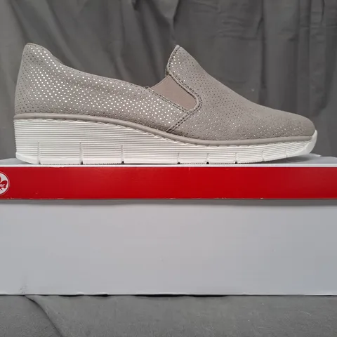 BOXED PAIR OF RIEKER WEDGE SLIP ON SHOES IN SILVER SIZE 6