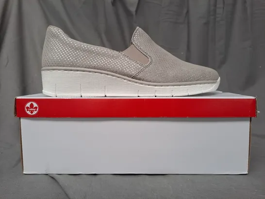 BOXED PAIR OF RIEKER WEDGE SLIP ON SHOES IN SILVER SIZE 6