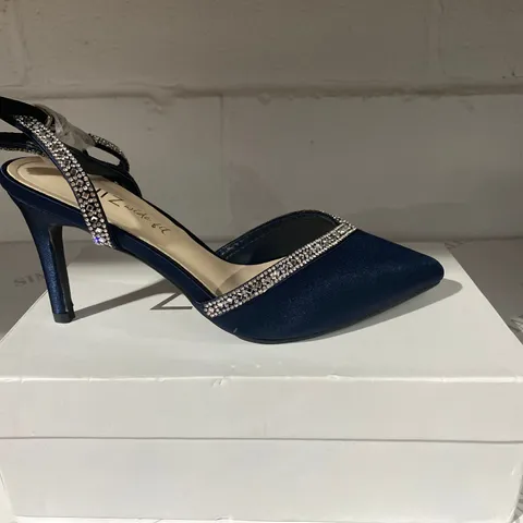 BOXED PAIR OF QUIZ NAVY STUDDED HEELS SIZE 5