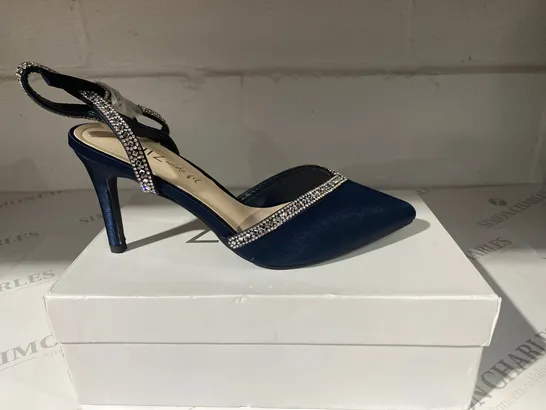 BOXED PAIR OF QUIZ NAVY STUDDED HEELS SIZE 5