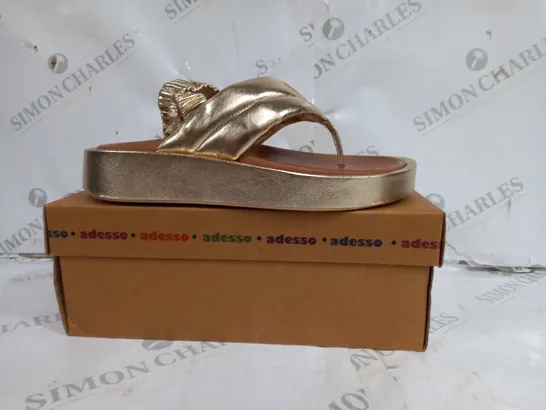 BOXED ADESSO LEATHER PLATFORM SANDAL IN GOLD SIZE 6