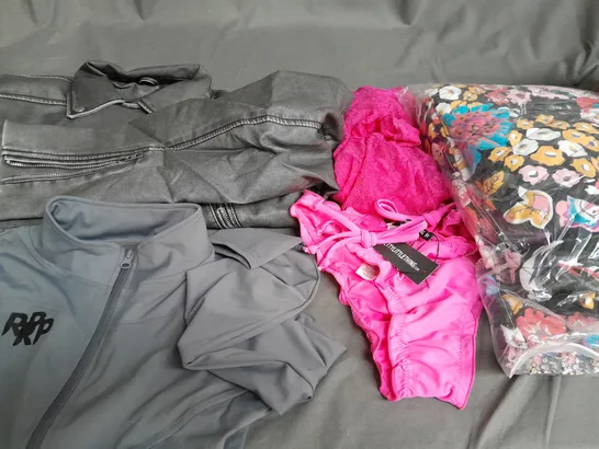 BOX OF APPROXIMATELY 15 ASSORTED CLOTHING ITEMS TO INCLUDE - TRAINING JACKET , BIKINI PANTS , JACKET ETC