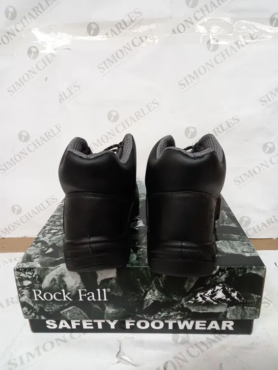 BOXED OF BRAND NEW ROCK FALL SAFETY BOOTS SIZE 6