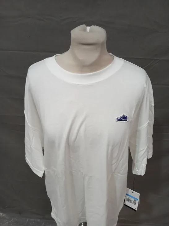 NIKE LOGO CASUAL T-SHIRT SIZE M 