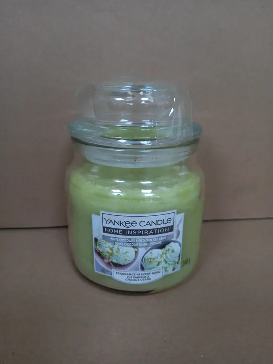 YANKEE CANDLE WHITE CHOCOLATE & PISTACHIO ICE CREAM CANDLE