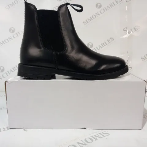 BOXED PAIR OF RHINEGOLD CLASSIC LEATHER JODPUR BOOTS IN BLACK UK SIZE 6