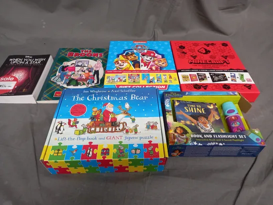 BOX OF APPROXIMATELY 10 ASSORTED BOOKS AND TOYS TO INCLUDE MINECRAFT, PAW PATROL AND ECANTO