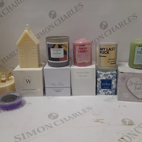 LOT OF APPROX 12 ASSORTED CANDLES TO INCLUDE CLARINS RELAX, FIR TREE SCENTED CANDLE, THE WHITE COLLECTION HIGHLAND BREEZE, ETC