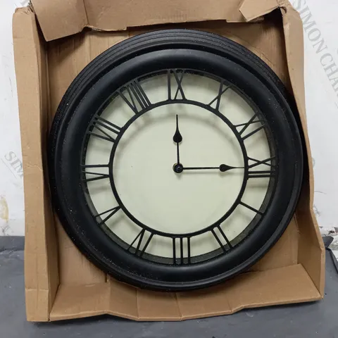 DECORATIVE CLOCK IN BLACK