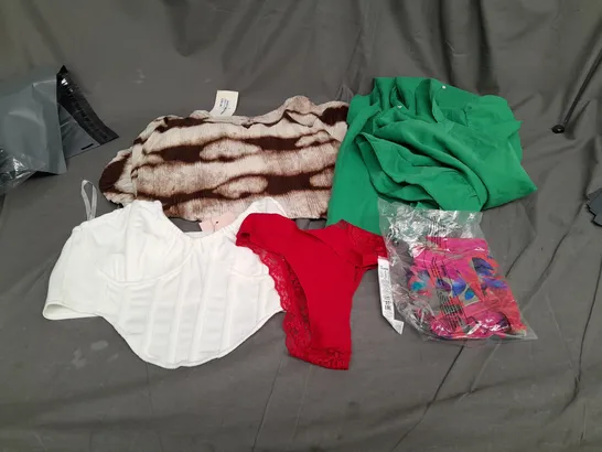 BOX OF APPROX 15 X ASSORTED ITEMS OF CLOTHING; TO INCLUDE DRESSES, SHIRTS, COAT ETC 