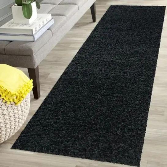 BAGGED VERONA BLACK AREA RUG 