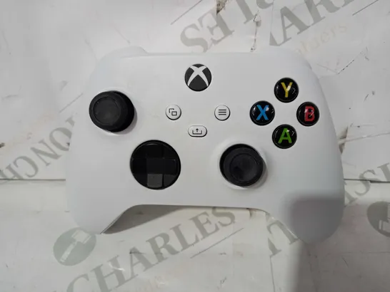 WIRELESS CONTROLLER FOR XBOX IN WHITE