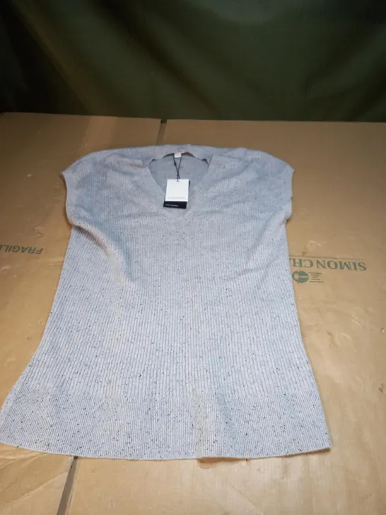 WOMENS SLEEVELESS V NECK JUMPER SIZE M