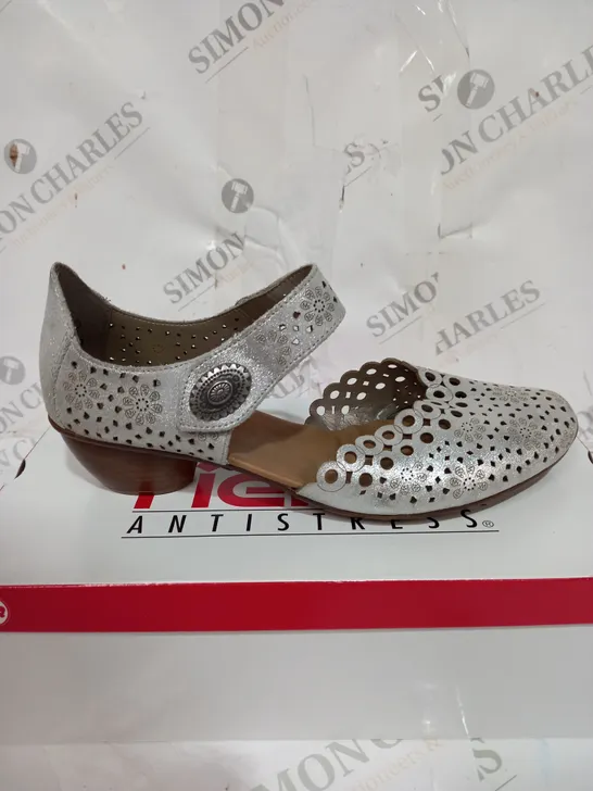 BOXED PAIR OF RIEKER ANTISTRESS HEELED SHOES IN SILVER - SIZE 6