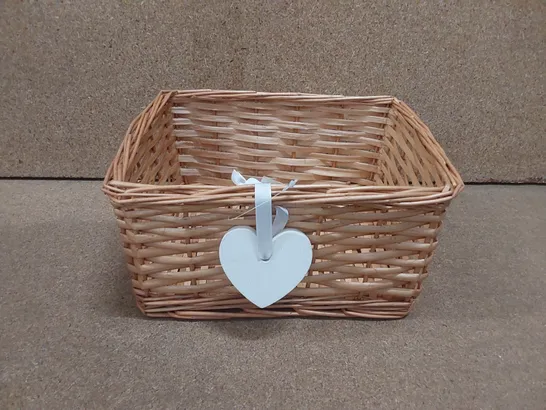 BOXED SET OF 5 WICKER BASKETS WITH HANGING HEART