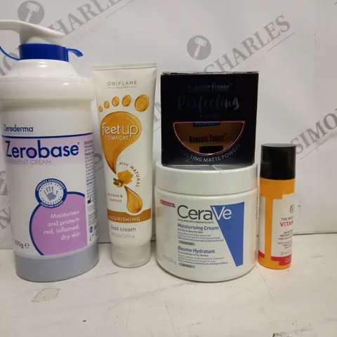 BOX OF APPROX 15 ASSORTED HEALTH AND BEAUTY ITEMS TO INCLUDE - ZERODERMA EMOLLIENT CREAM - ORIFLAME FEET UP FOOT CREAM - CERAVE MOISTURISING CREAM ETC