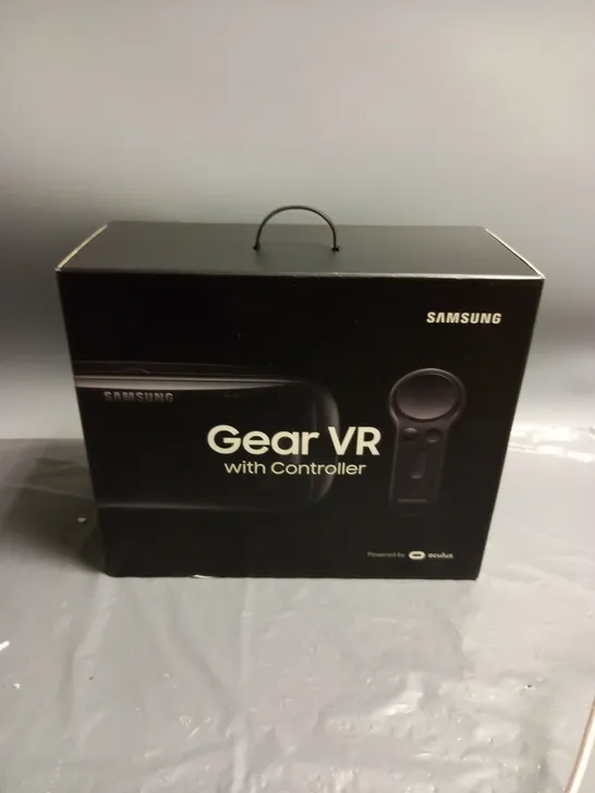 BOXED SAMSUNG GEAR VR WITH CONTROLLER