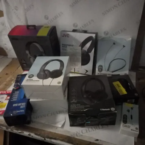 LOT OF APPROX 10 ASSORTED ITEMS TO INCLUDE JVC HEADPHONES, WIRELESS MOUSE