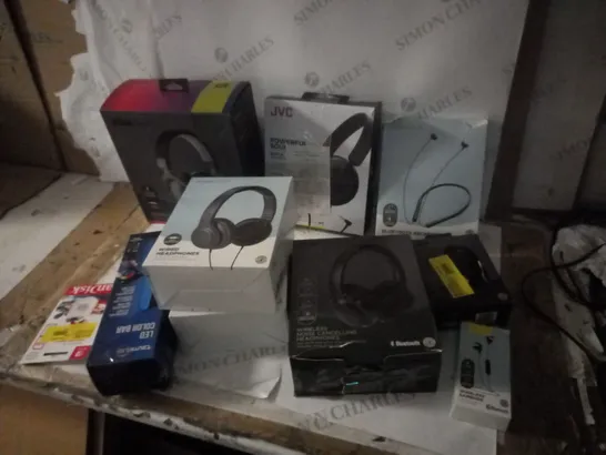 LOT OF APPROX 10 ASSORTED ITEMS TO INCLUDE JVC HEADPHONES, WIRELESS MOUSE