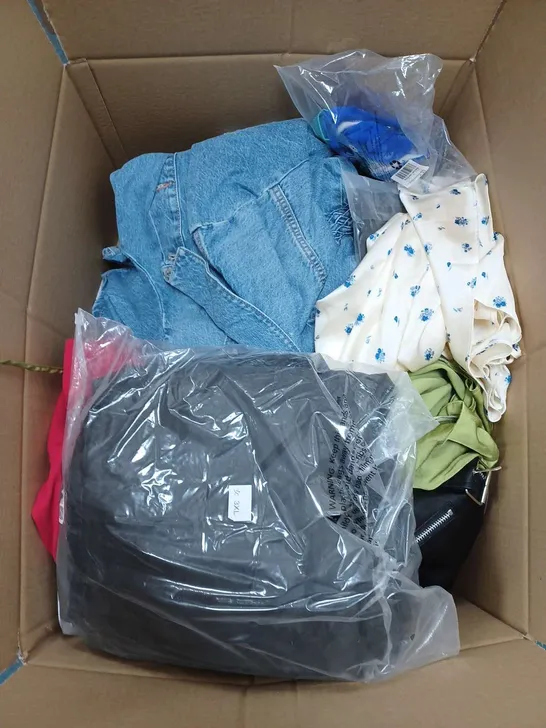 BOX OF APPROXIMATELY 22 ASSORTED CLOTHING ITEMS TO INCLUDE - T-SHIRT , SKIRT , SHORTS ETC